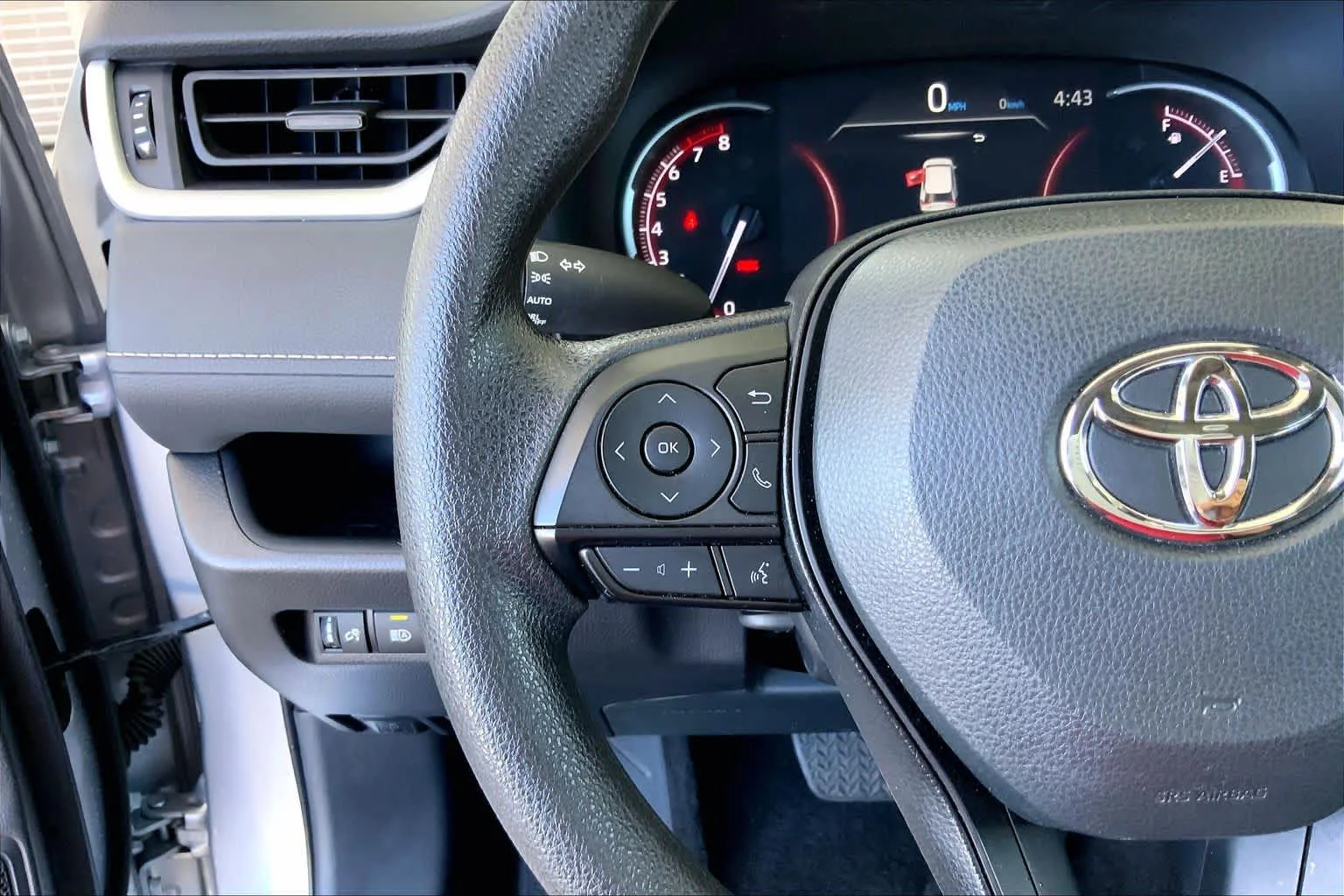 Used 2025 Silver Sky Metallic Toyota XLE image 23