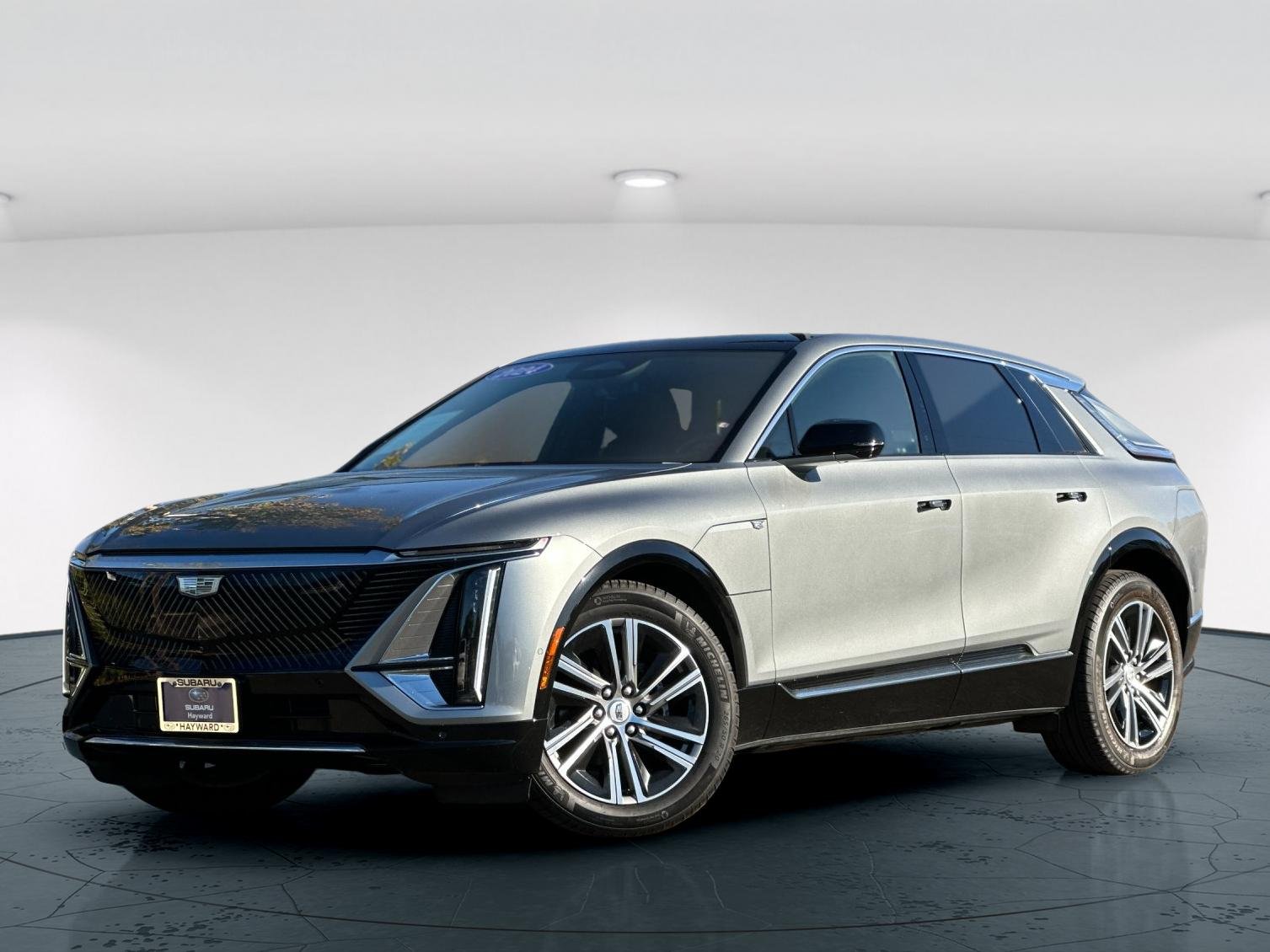 Used 2024 Silver Metallic Cadillac Luxury 4D Sport Utility image 2