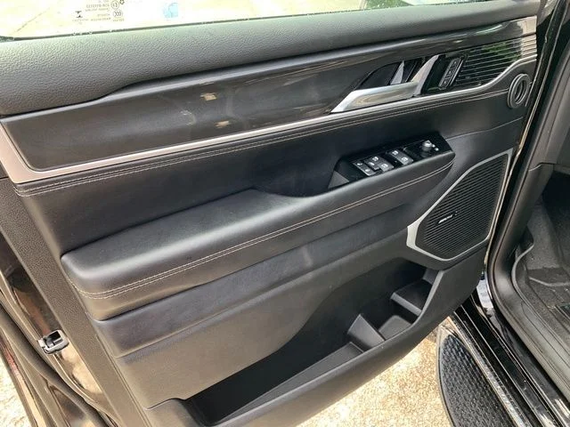 Used 2023 Black Jeep Base image 20