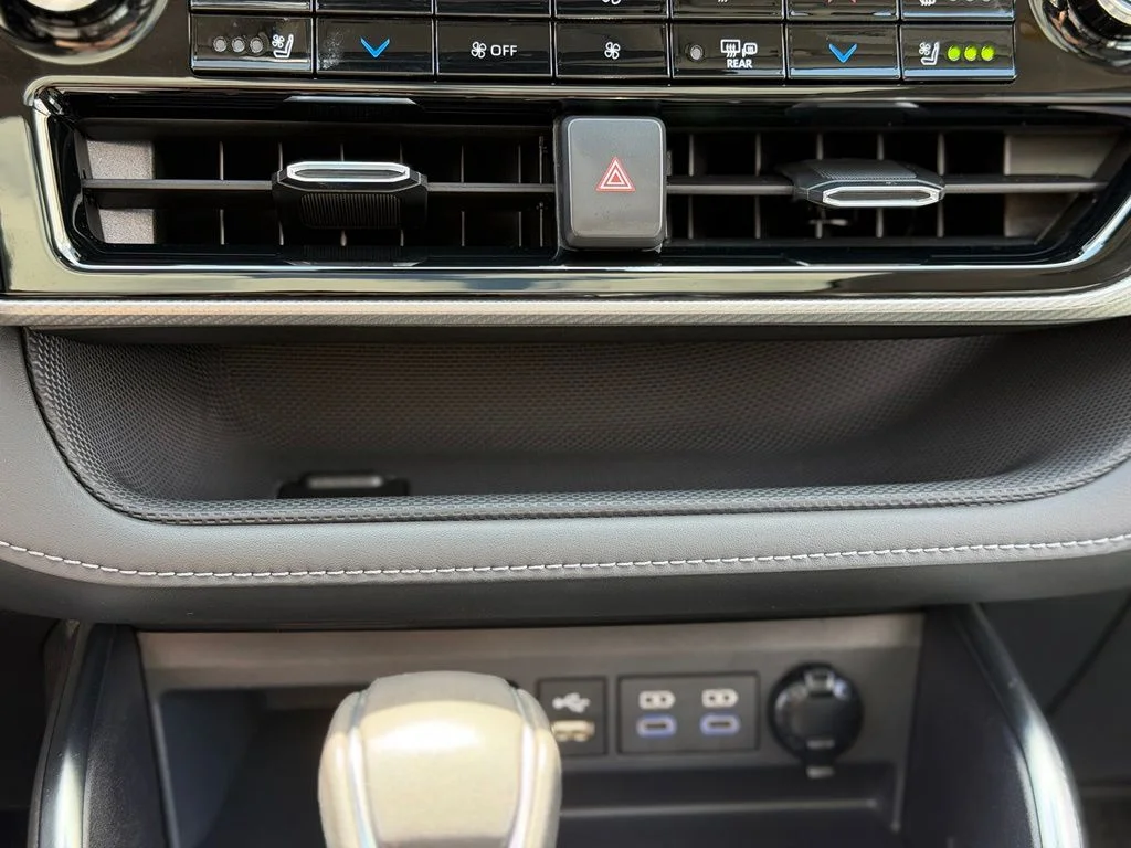 Used 2022 Red Toyota Platinum image 20