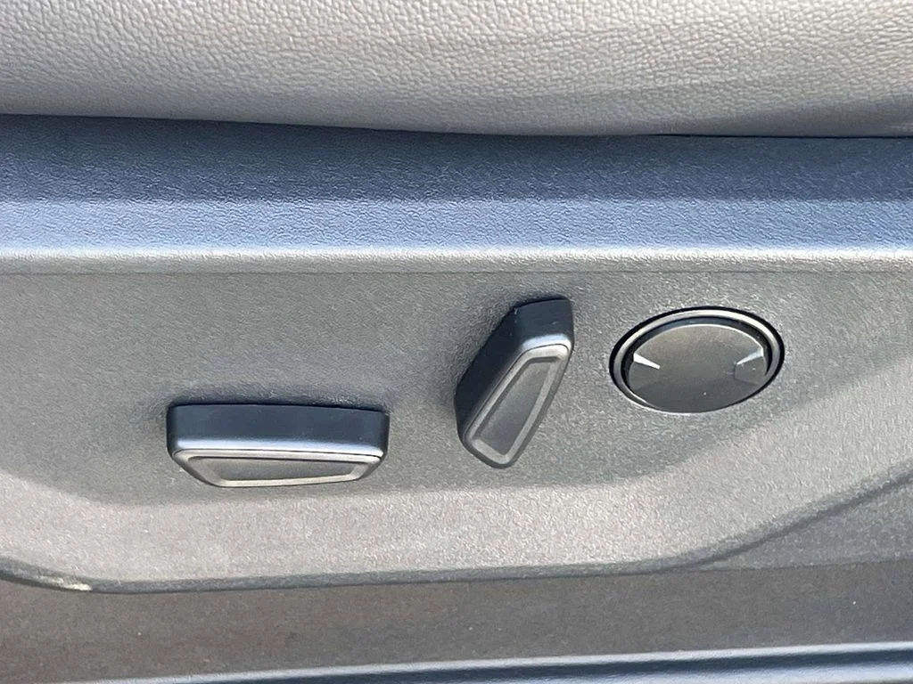 New 2026 Oxford White Ford Lariat® image 14