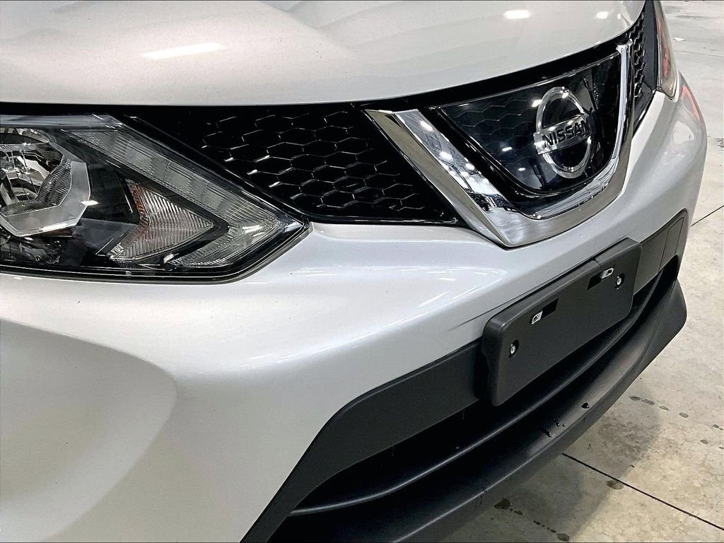 Used 2019 Silver Nissan S image 33