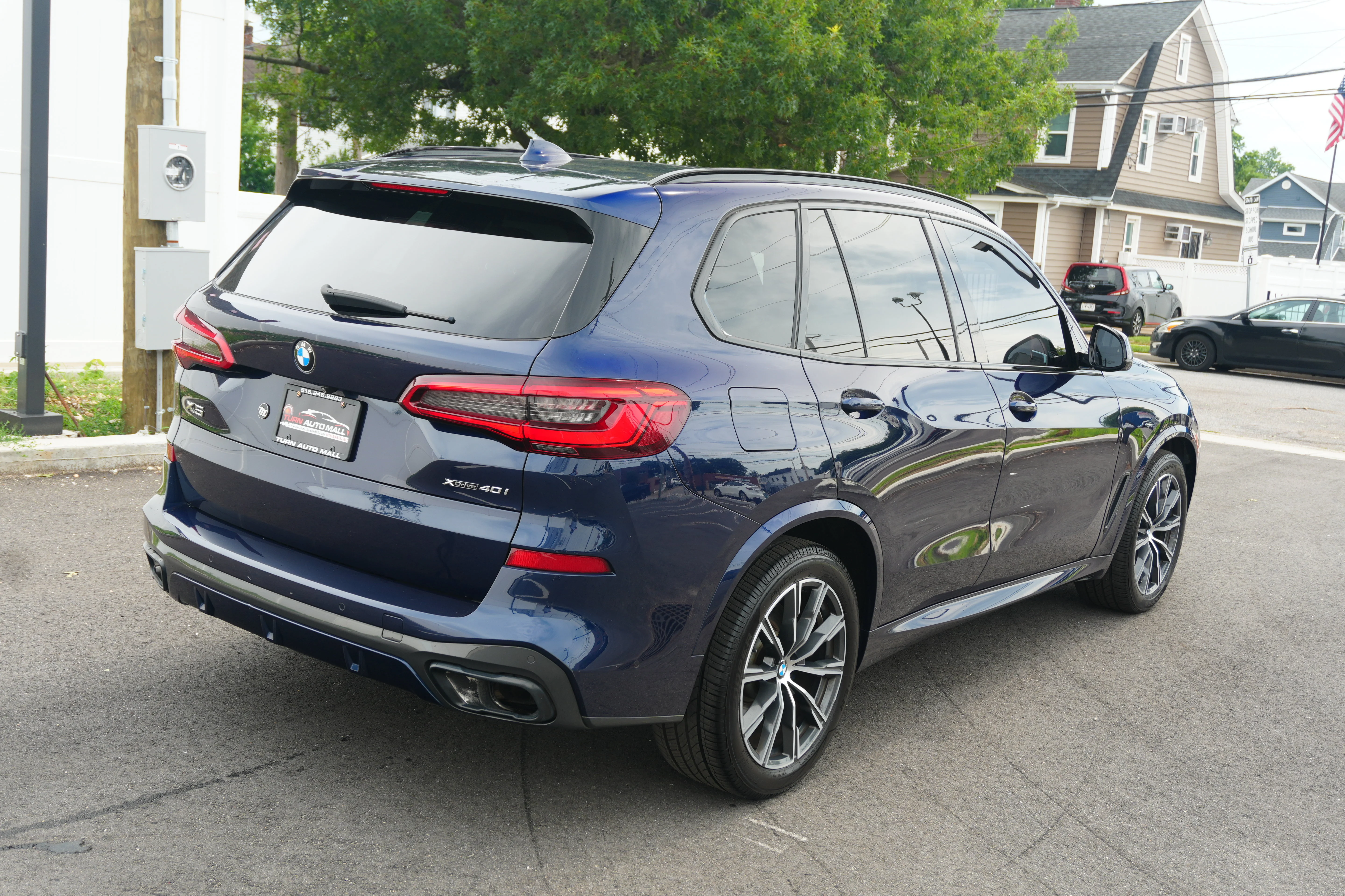 Used 2019 Tanzanite Blue II Metallic BMW xDrive40i image 5