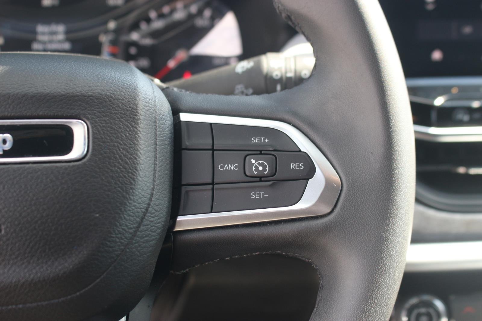 Used 2024 White Jeep Latitude image 18