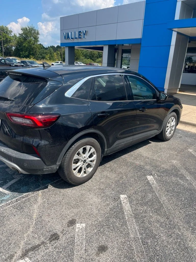 Used 2023 Black Ford Active image 4