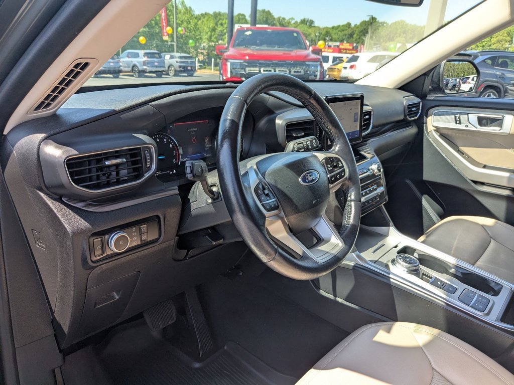 Used 2023  Ford Limited image 13