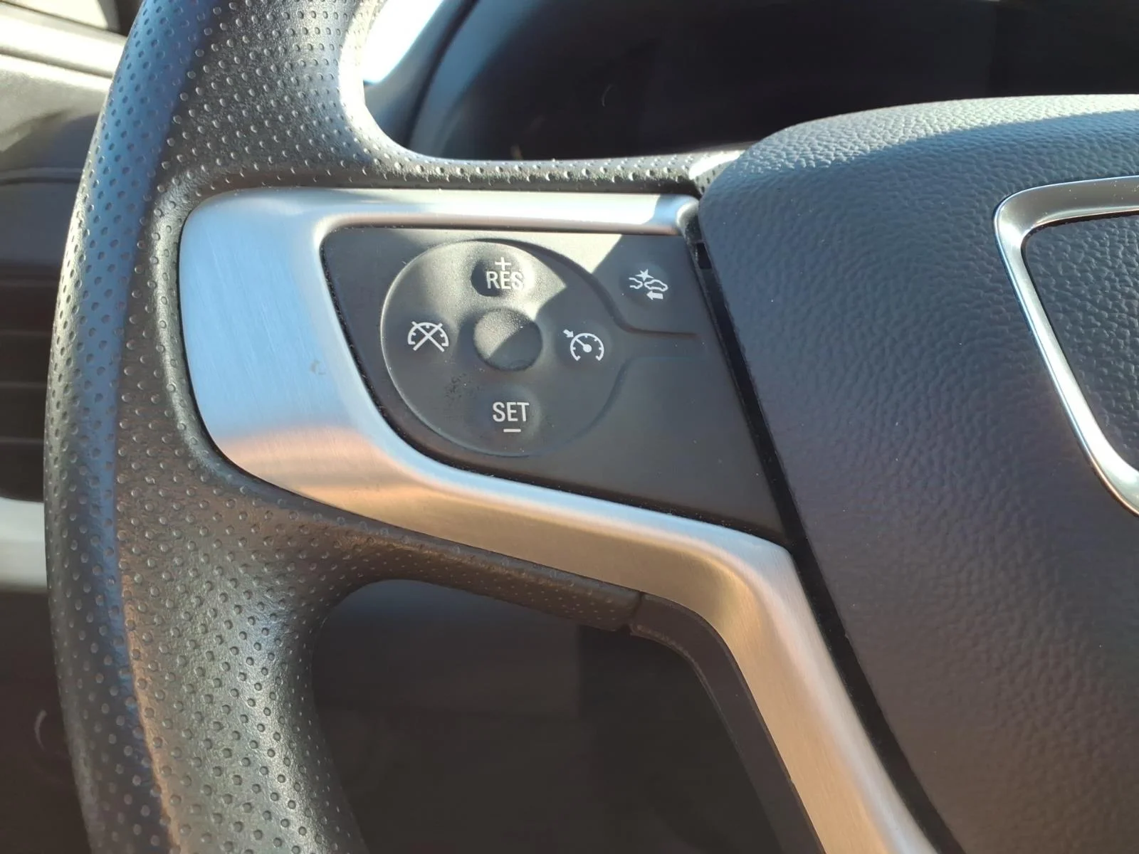 Used 2022 Black GMC SLE image 21