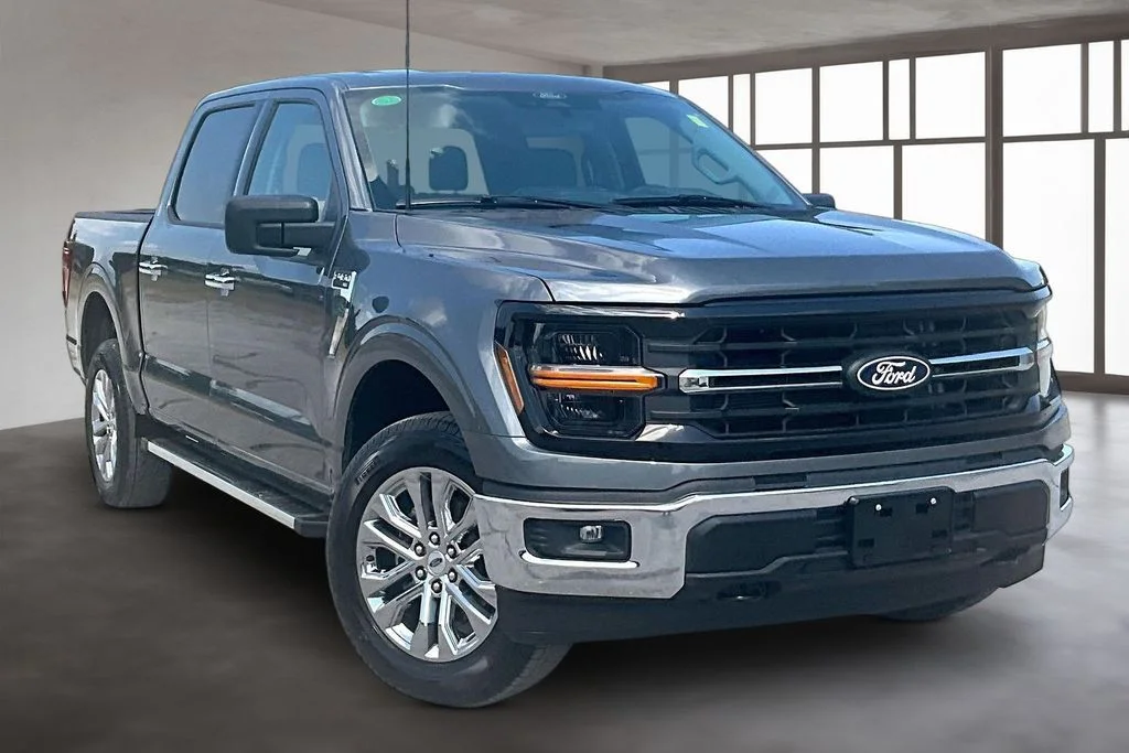 Used 2026 Gray Ford XLT image 3