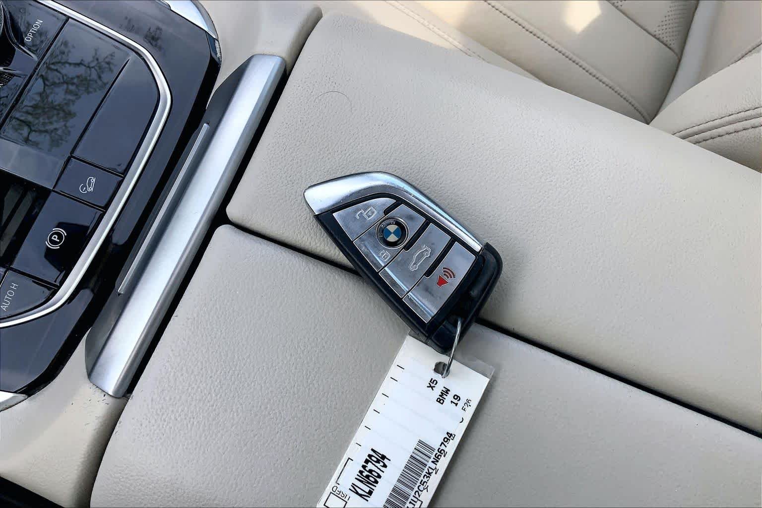 Used 2019 Sunstone Metallic BMW xDrive50i image 15
