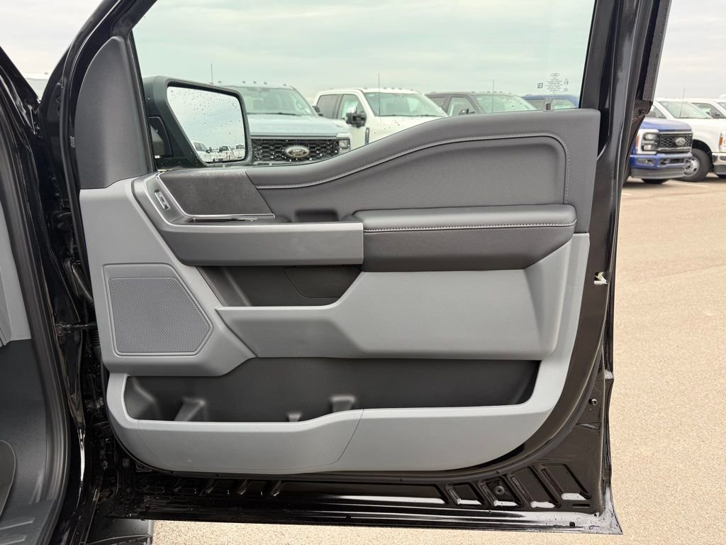 New 2026 Agate Black Metallic Ford XLT image 18
