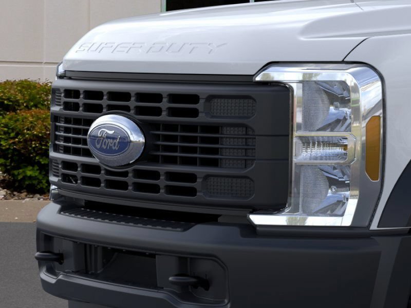 New 2025 Oxford White Ford XL image 18