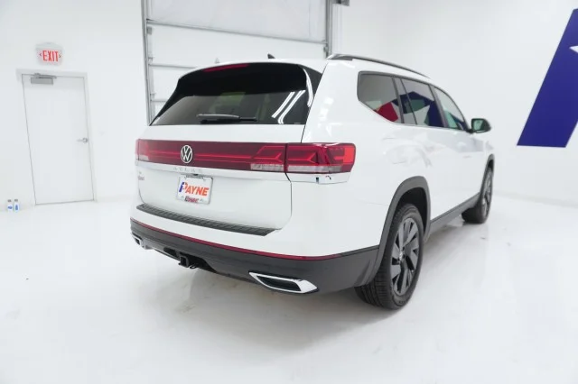 New 2026 Opal White Pearl Volkswagen 2.0T SE w/Technology image 5