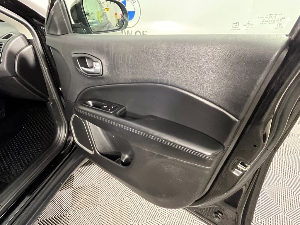 Used 2019 Black Jeep Latitude image 22
