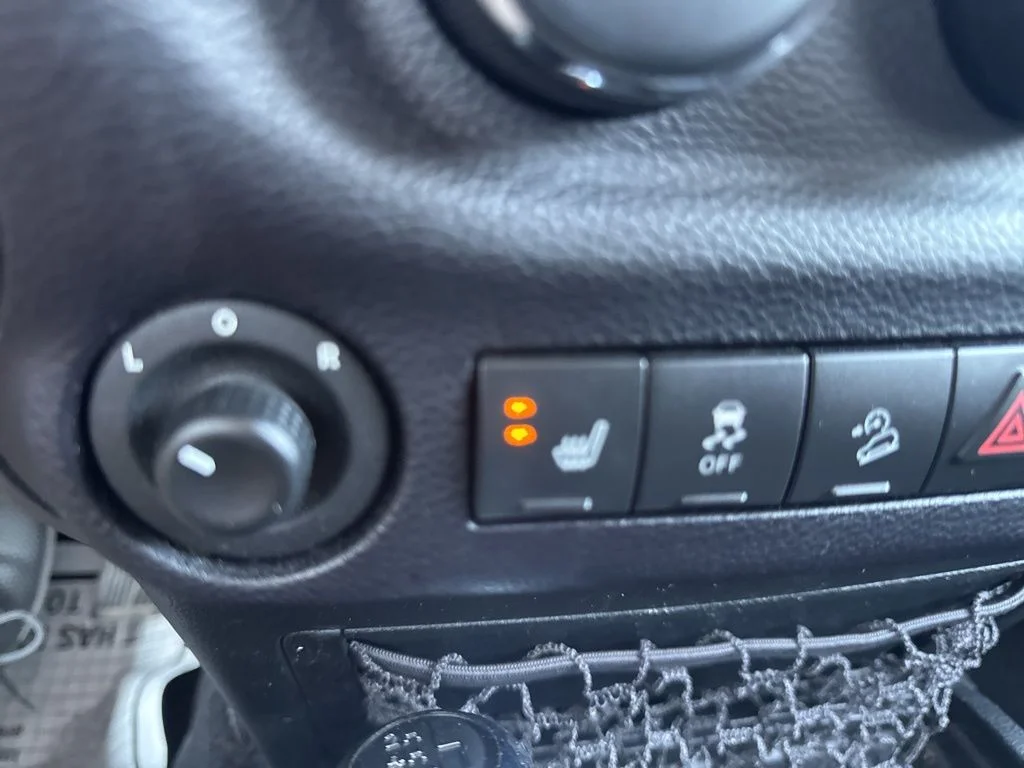 Used 2016 White Jeep Unlimited Rubicon image 22