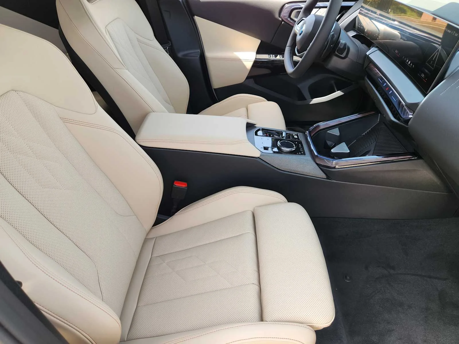 New 2026 Mineral White Metallic BMW 30 xDrive image 5