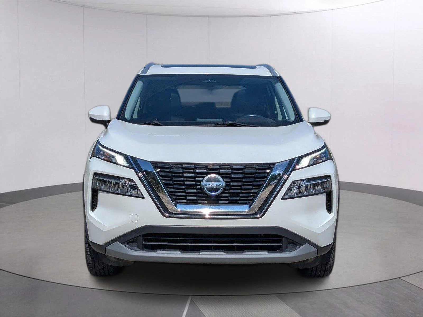 Used 2021 Pearl White Tricoat Nissan SV image 10