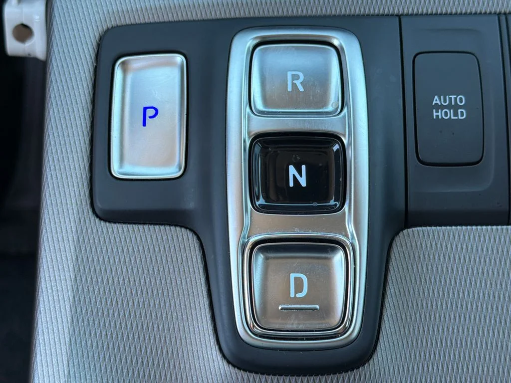 Used 2022 White Hyundai SE image 30