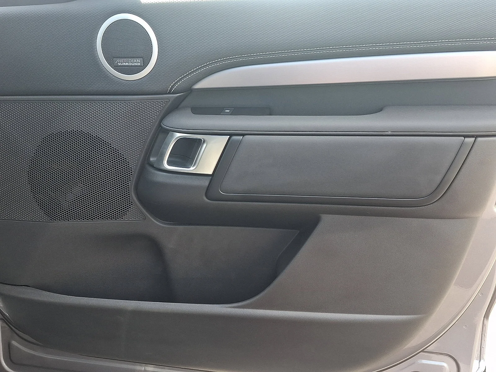 Used 2025 Gray Land Rover Dynamic SE image 25