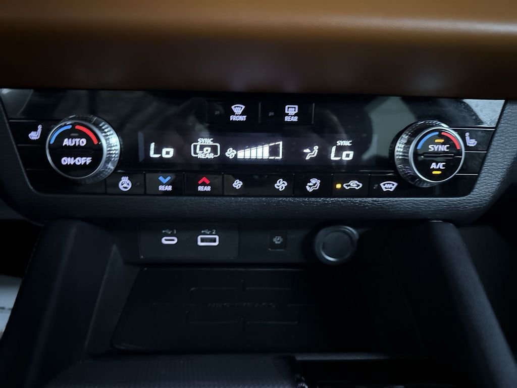 Used 2024  Mitsubishi SEL image 27