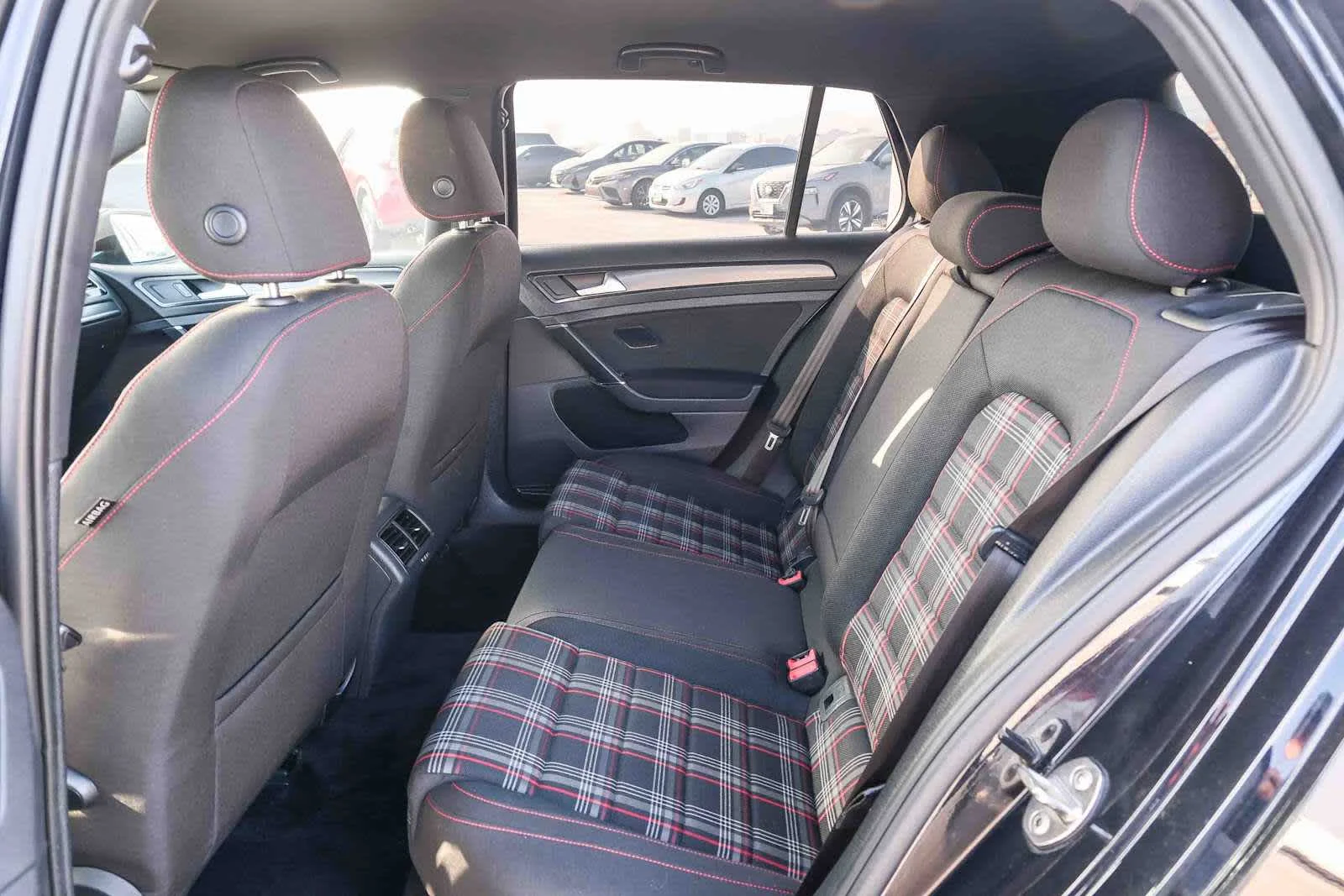 Used 2018 Deep Black Pearl Metallic Volkswagen S image 18
