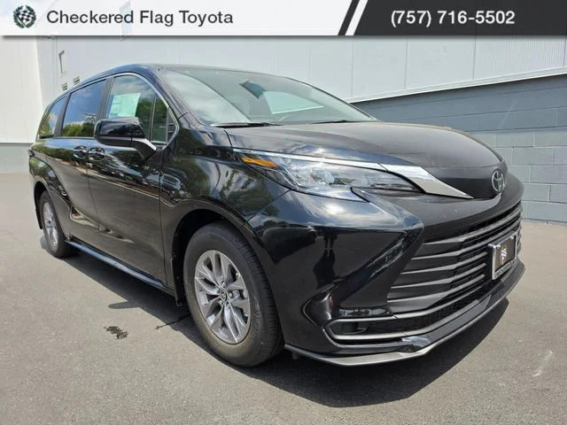 2026 Toyota Sienna LE 8-Passenger Hybrid FWD's photo
