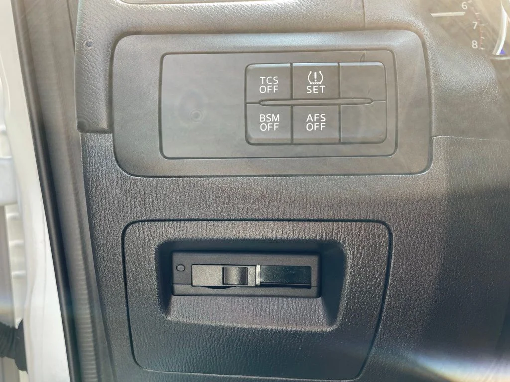 Used 2015 White Mazda Grand Touring image 14