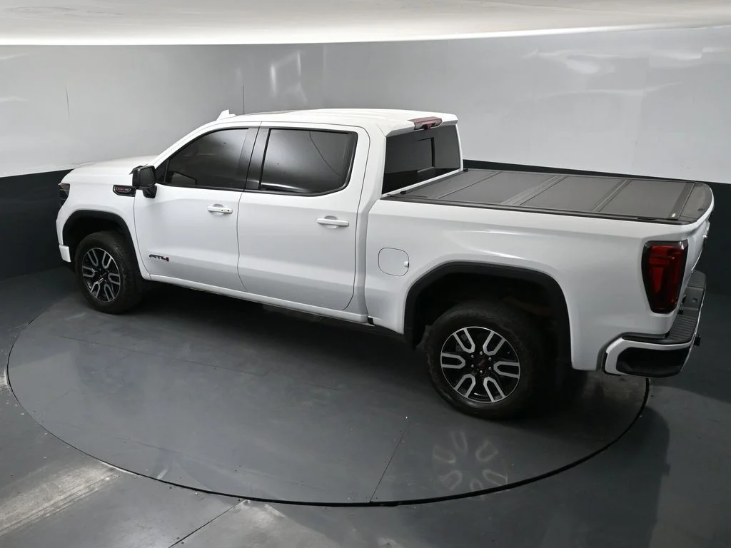 Used 2025 White GMC AT4 image 40