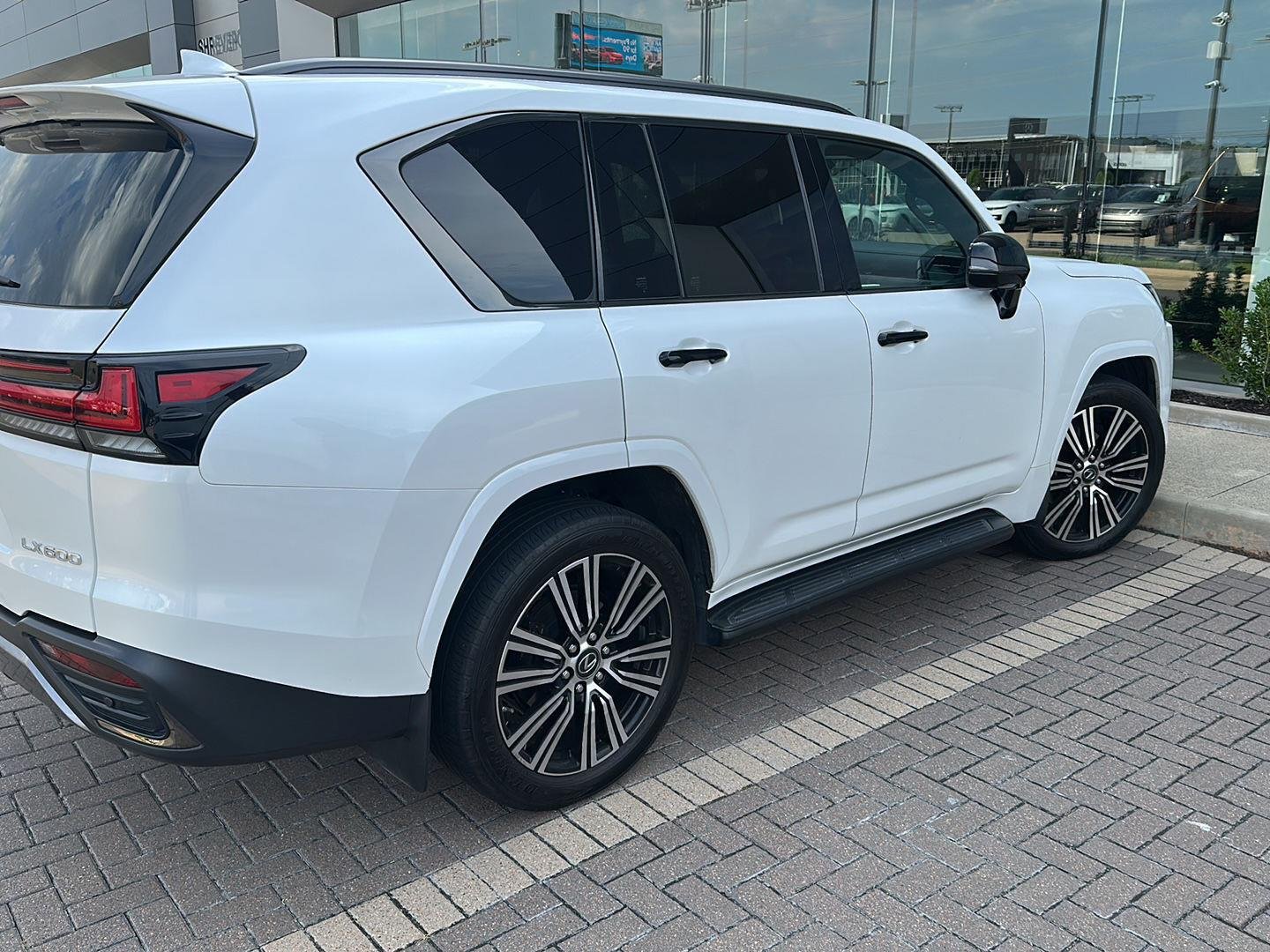Used 2023 Eminent White Pearl Lexus LX 600 Luxury image 4