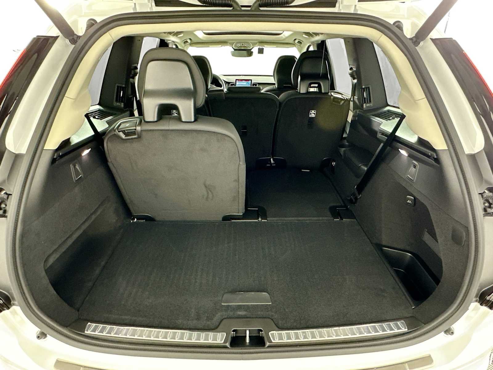 2025 Volvo XC90 Plus - Photo 24