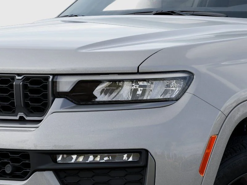New 2026 Silver Zynith Exterior Paint Jeep Limited Reserve image 12