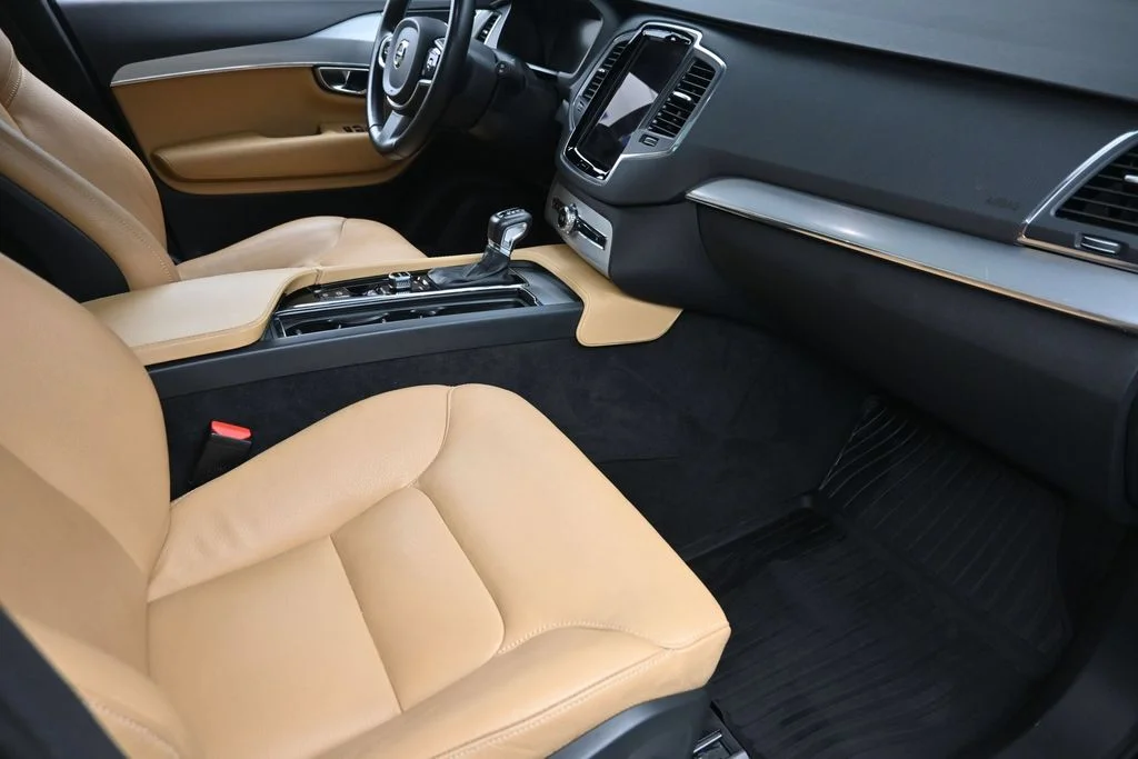 Used 2017 Blue Volvo T6 Momentum image 9