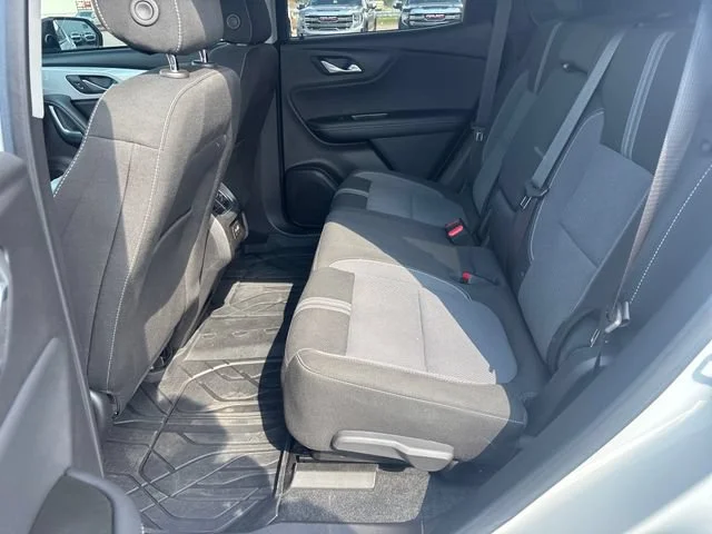Used 2024 Summit White Chevrolet 2LT image 28