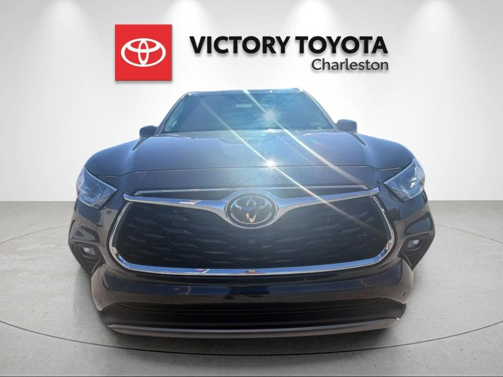 Used 2025 Black Toyota Platinum image 8