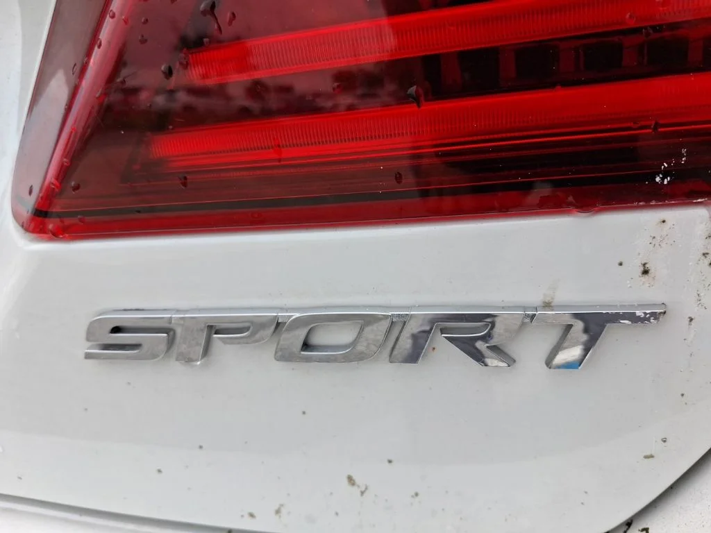 Used 2016  Honda Sport image 10