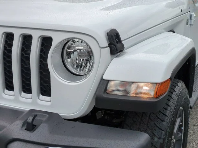 Used 2023 White Jeep Overland image 9