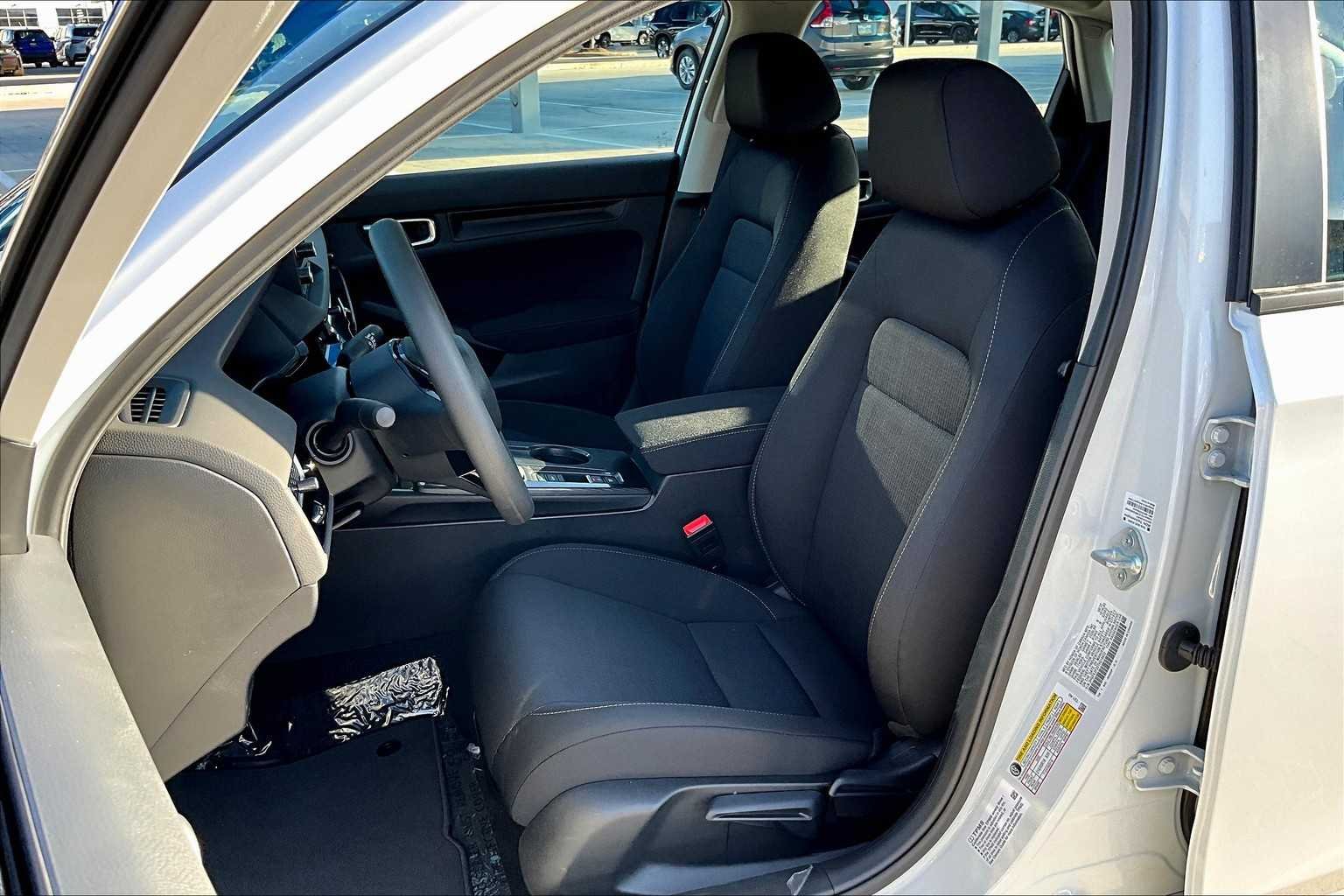 New 2026 Platinum White Pearl Honda LX image 9