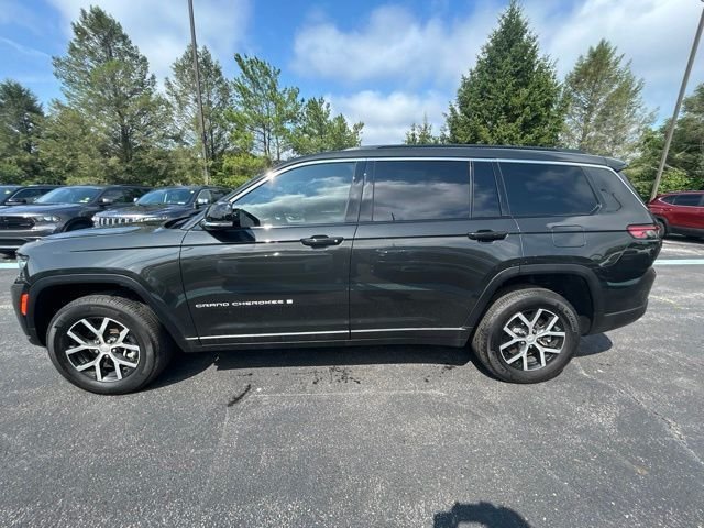 Used 2024 Gray Jeep Limited image 2