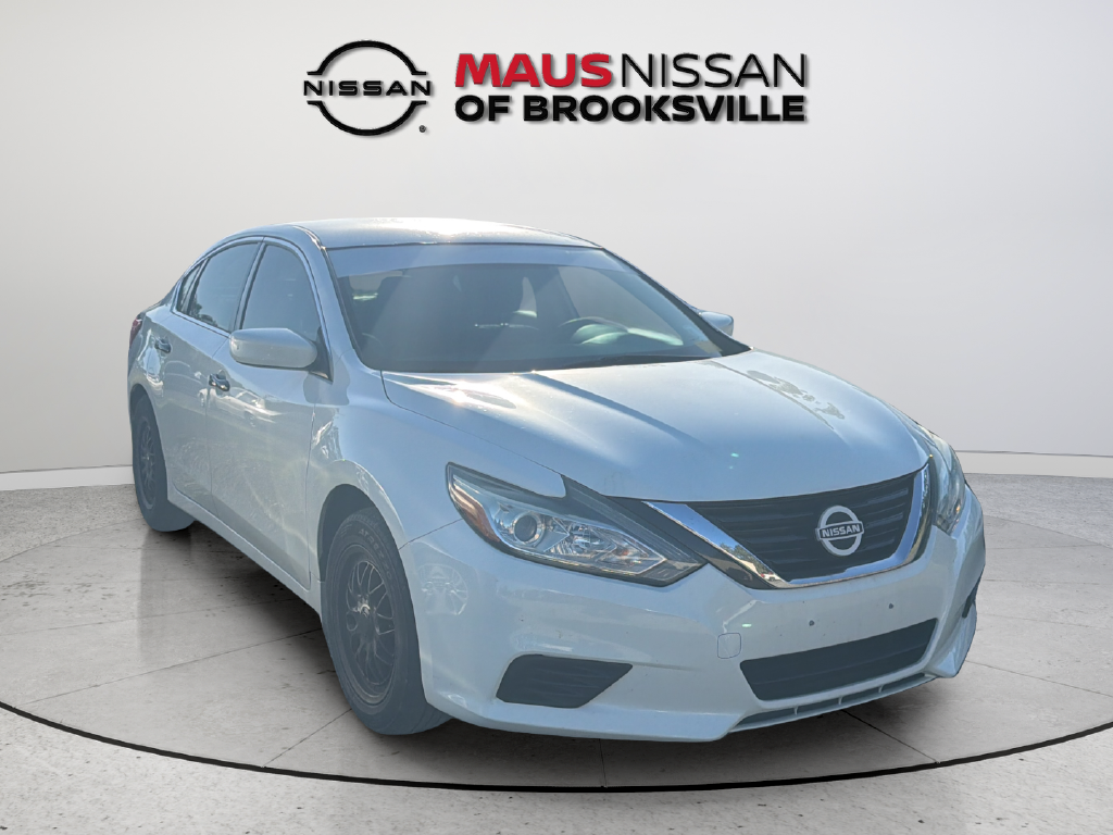 Used 2017 White Nissan 2.5 S image 1