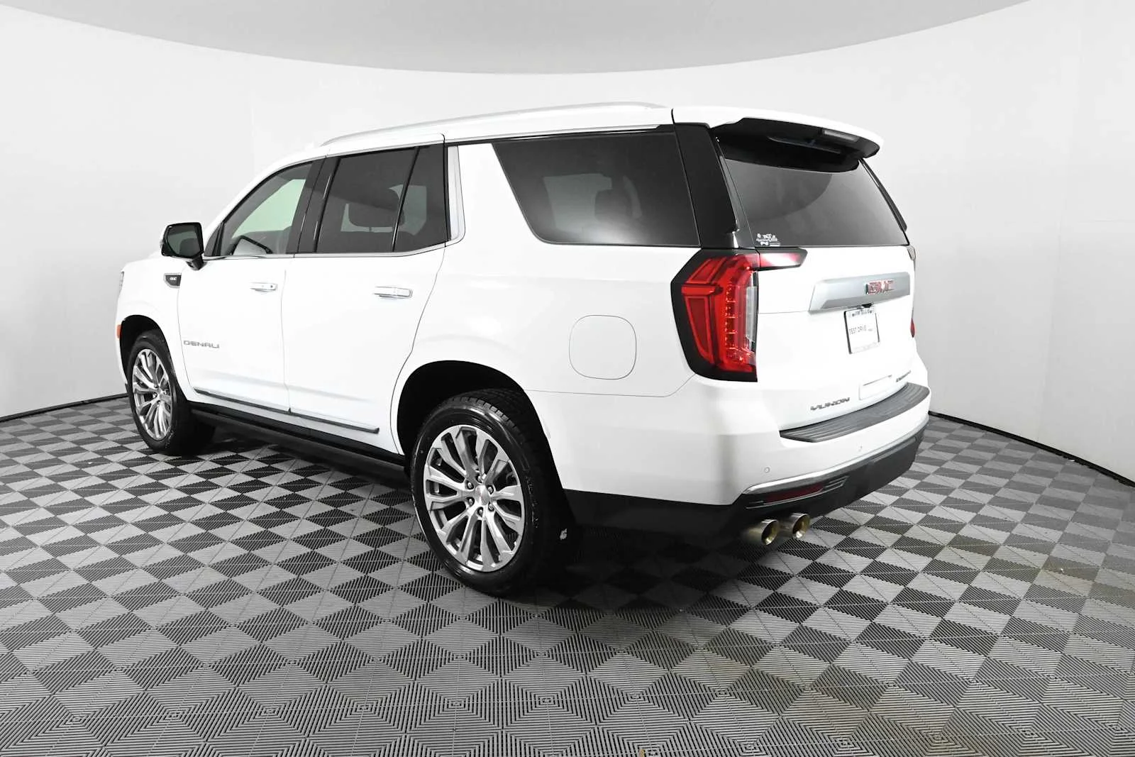 Used 2023 Summit White GMC Denali image 7