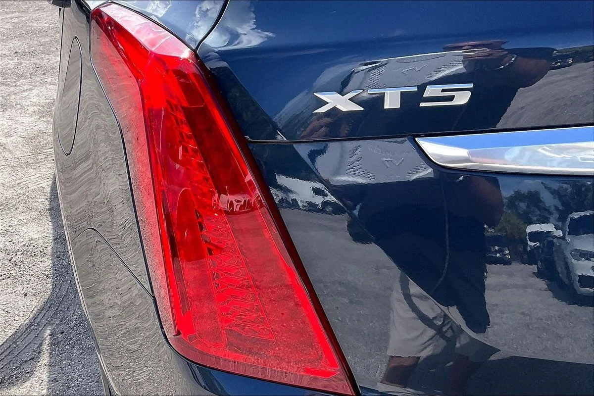 Used 2019 Blue Cadillac Luxury image 22
