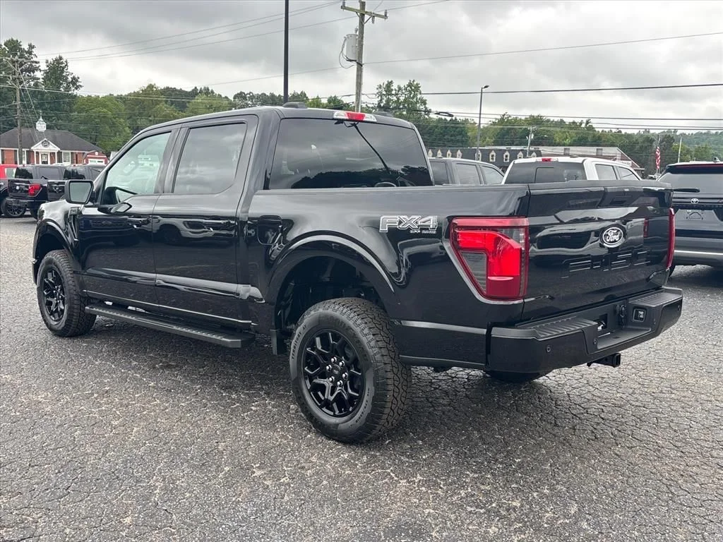 New 2026 Agate Black Metallic Ford XLT image 5
