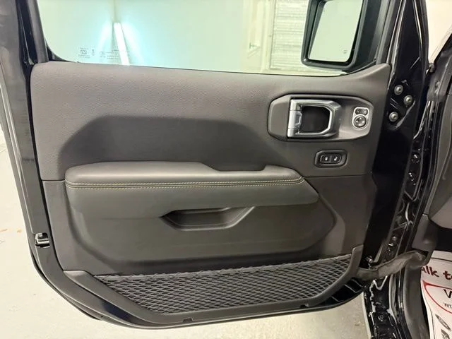 New 2026 Black Clear-Coat Exterior Paint Jeep Sahara image 13