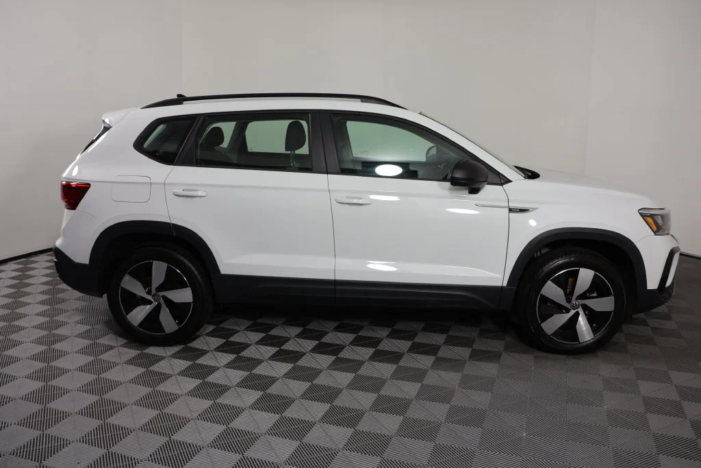Used 2024 Pure White Volkswagen 1.5T S image 9