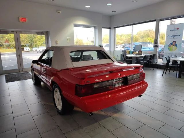 Used 1992 Red Ford LX image 5