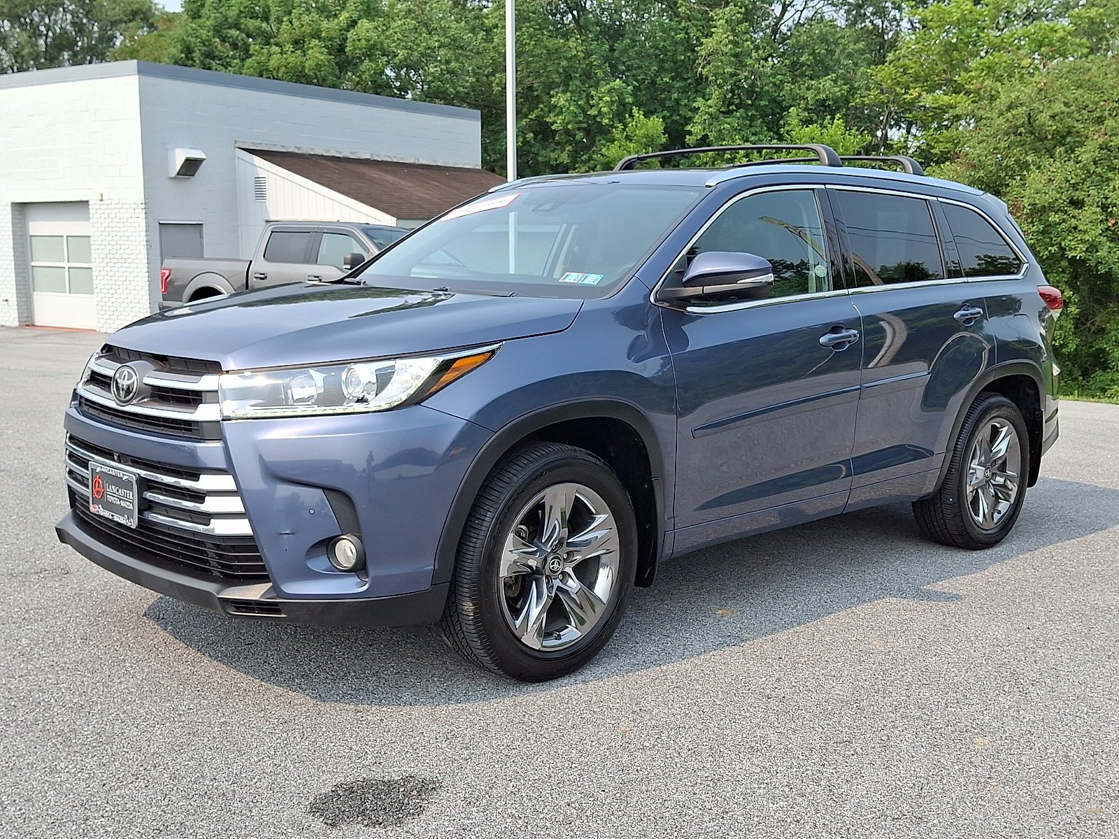 Used 2018 Shoreline Blue Pearl Toyota Limited Platinum image 3