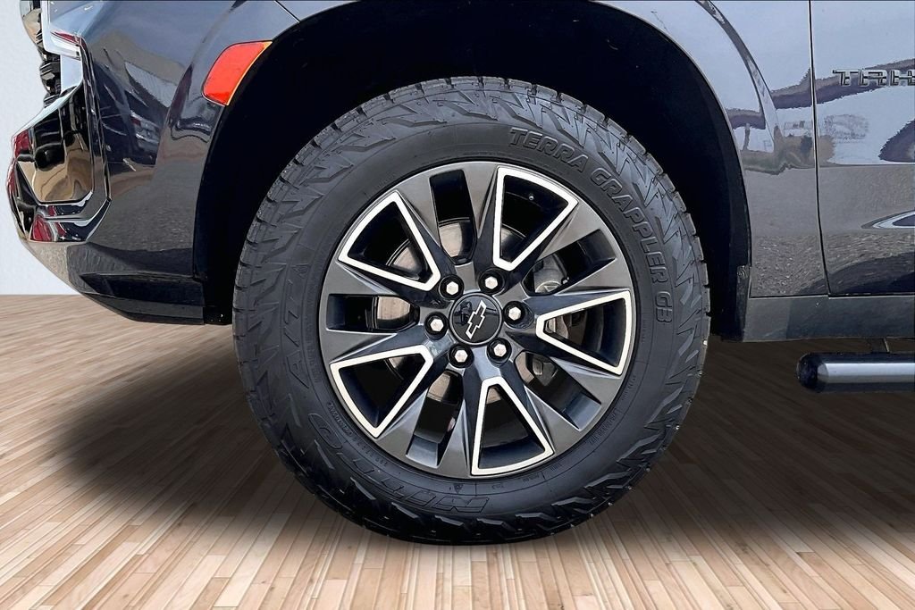 Used 2022 Gray Chevrolet Z71 image 8