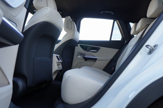 New 2026 Polar White Mercedes-Benz GLC 300 image 30