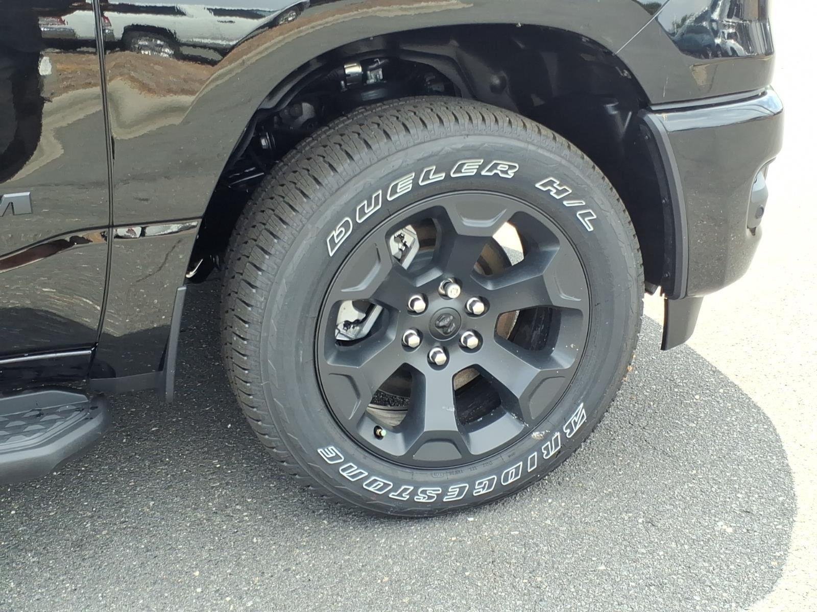 New 2026 Diamond Black Crystal Pearlcoat RAM Express image 12