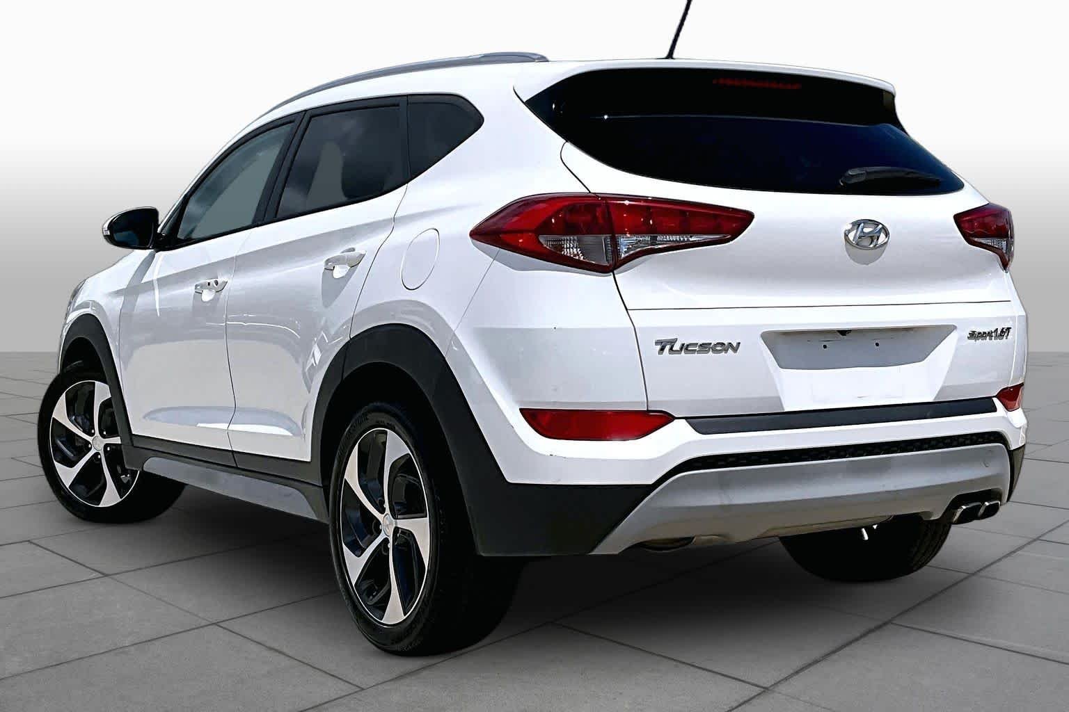 Used 2017 Dazzling White Hyundai Sport image 12