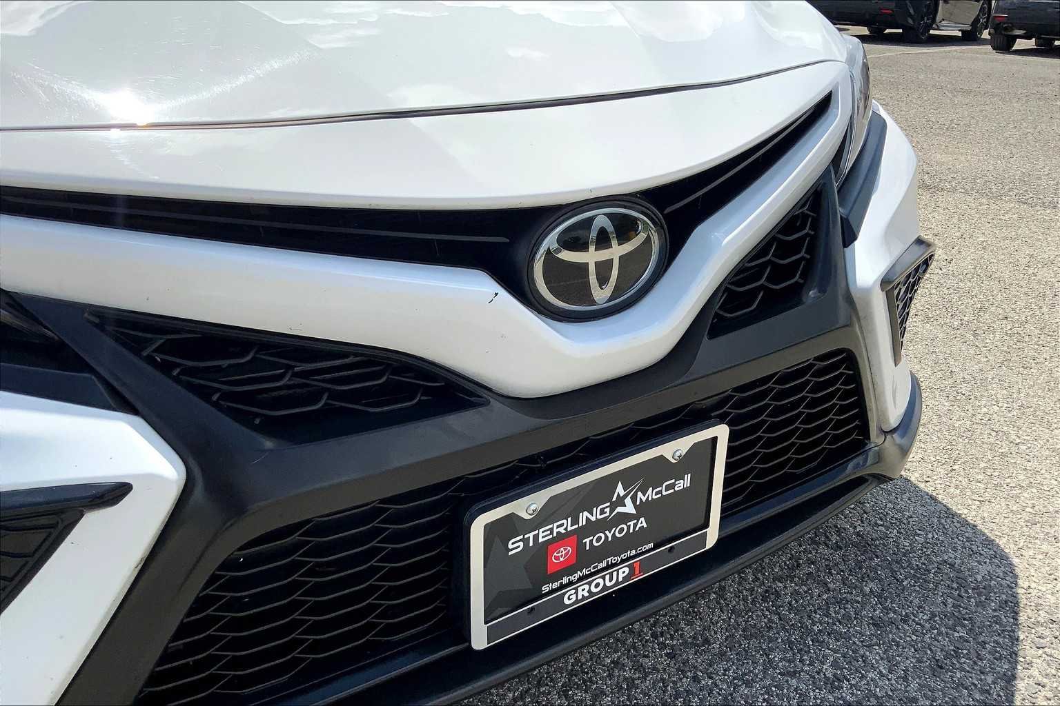 Used 2024 Ice Cap Toyota SE image 28